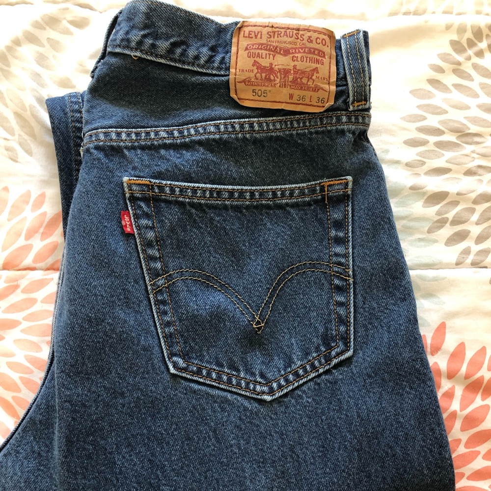 Levi 505 medium wash jeans
